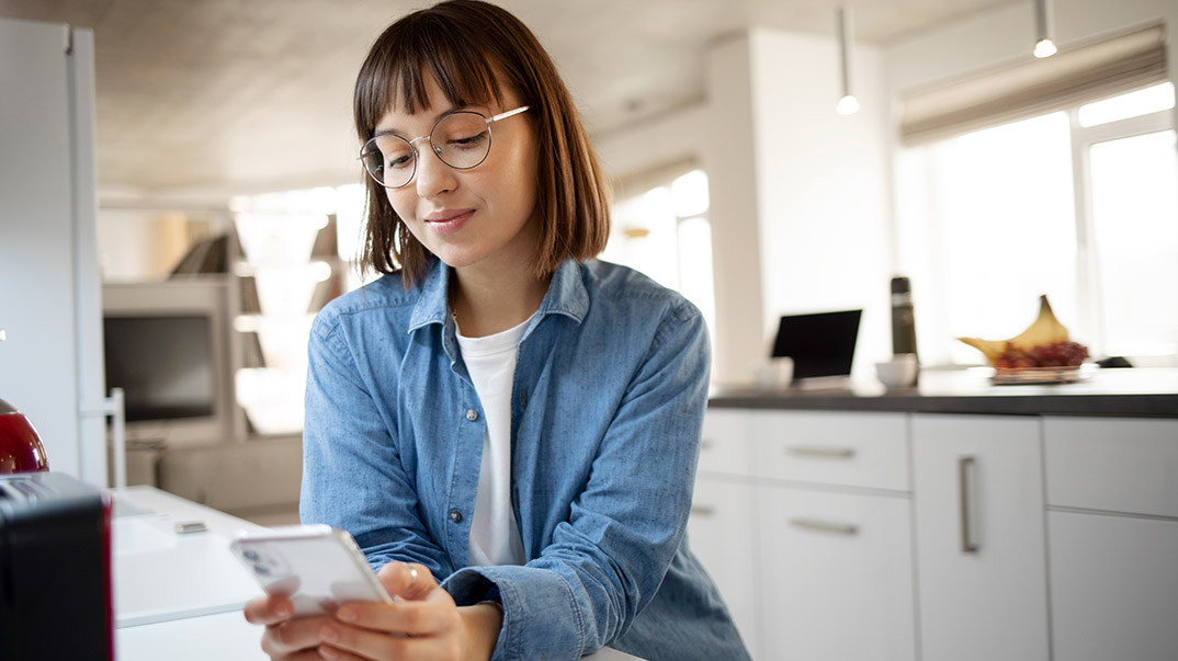 <strong>Envie mensagens diretas para recrutadores e outros profissionais.</strong> Crie conexões que façam sua carreira progredir.