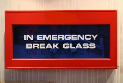IN EMERGENCY

BREAK GLASS