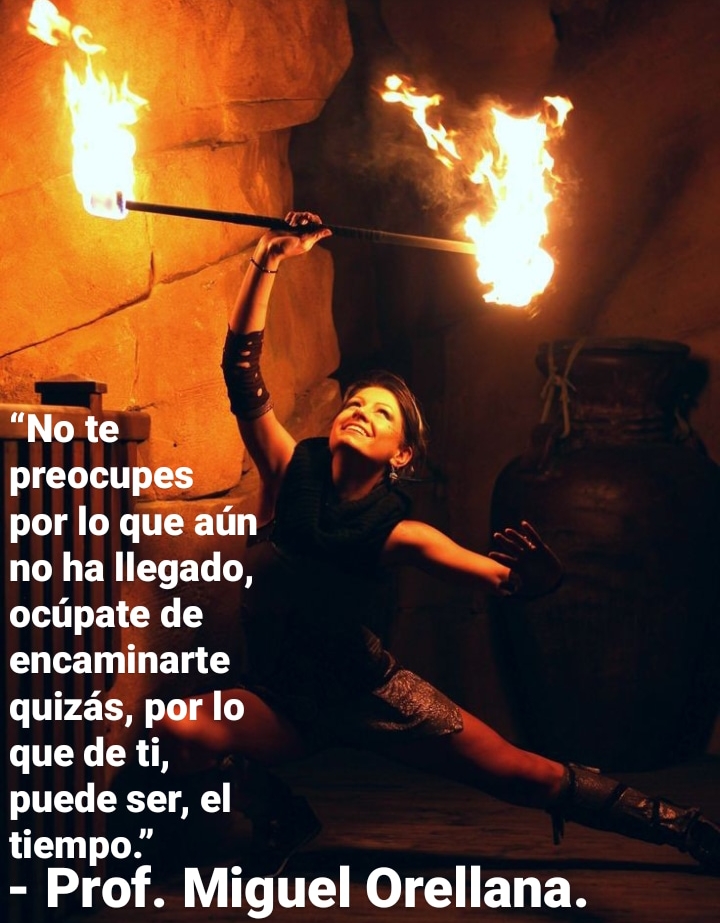 por lo p=
no ha llegado, IS
ocupate de
encaminarte
quizas, por lo
que de ti,
puede ser, el
tiempo.”
- Prof. Miguel Orellana.