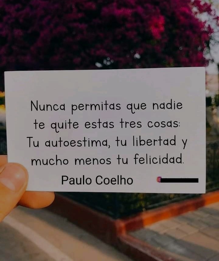 Nunca permitas que nadie
te quite estas tres cosas:
Tu qutoestima, tu libertad y
mucho menos tu felicidad

Paulo Coelho | —