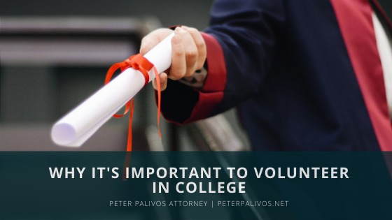WHY IT'S IMPORTANT TO VOLUNTEER
IN COLLEGE