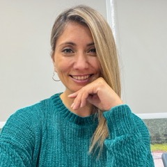 Alexandra Santibañez