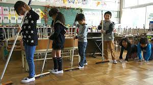 No Japão, alunos limpam até banheiro da escola para aprender a valorizar  patrimônio - BBC News Brasil
