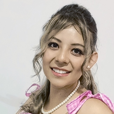 Alejandra Flores