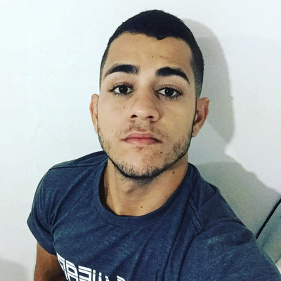 Adriano Gomes