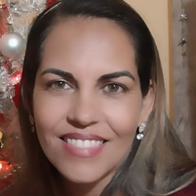 Adriana  Oliveira 