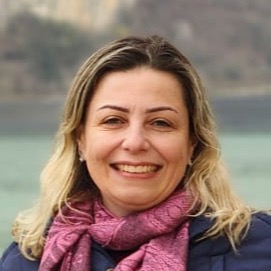 Ana Cláudia Lucckiari