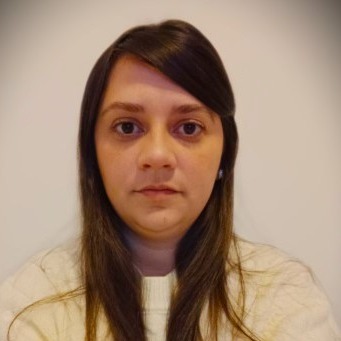 Bruna Rorhbacher (Corina)