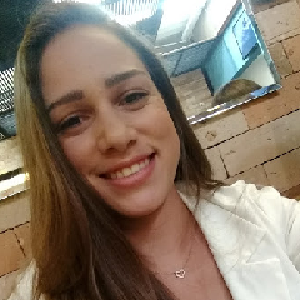 Kelvia Oliveira