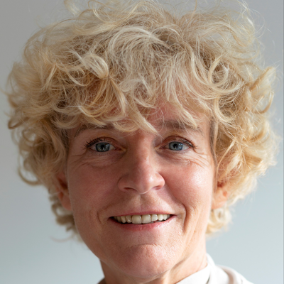 Carla  van  Lomwel