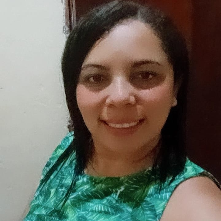 Mim chamo Gleiciane tenho 33 anos sou de Fortaleza estou a procurar de um trabalho na função de atendente de lanchonete ou de atendente de supermercado;