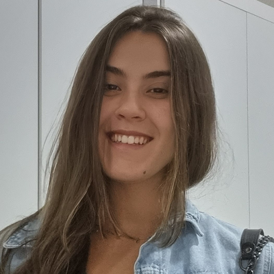 Júlia  Gonçalves